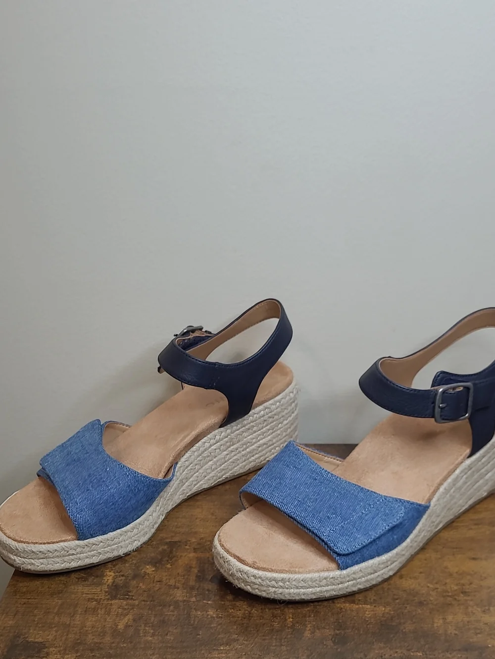 Vionic SABLE Blue Denim & Navy Blue Wedge Espadrille Sandals size 9
